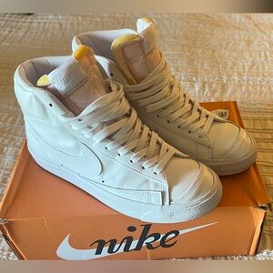 Nike Women's White Blazer Mid ‘77 Sneakers